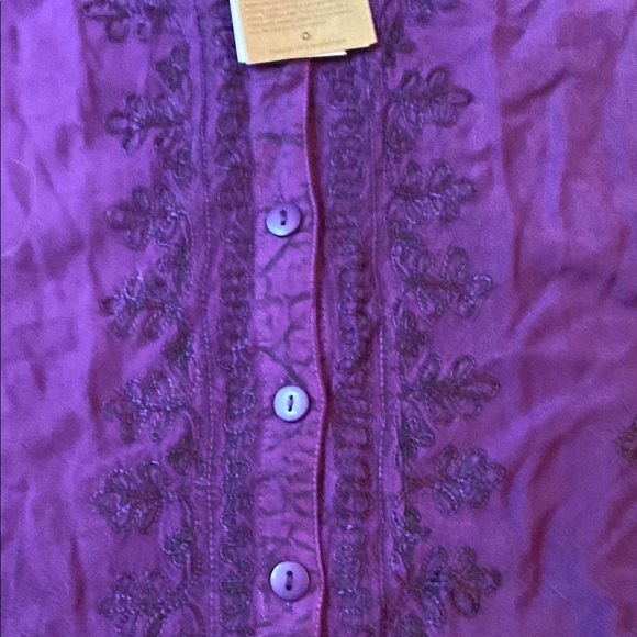 Final Price 💜 Purple Embroidered Women's Top NWT - Picture 10 of 10